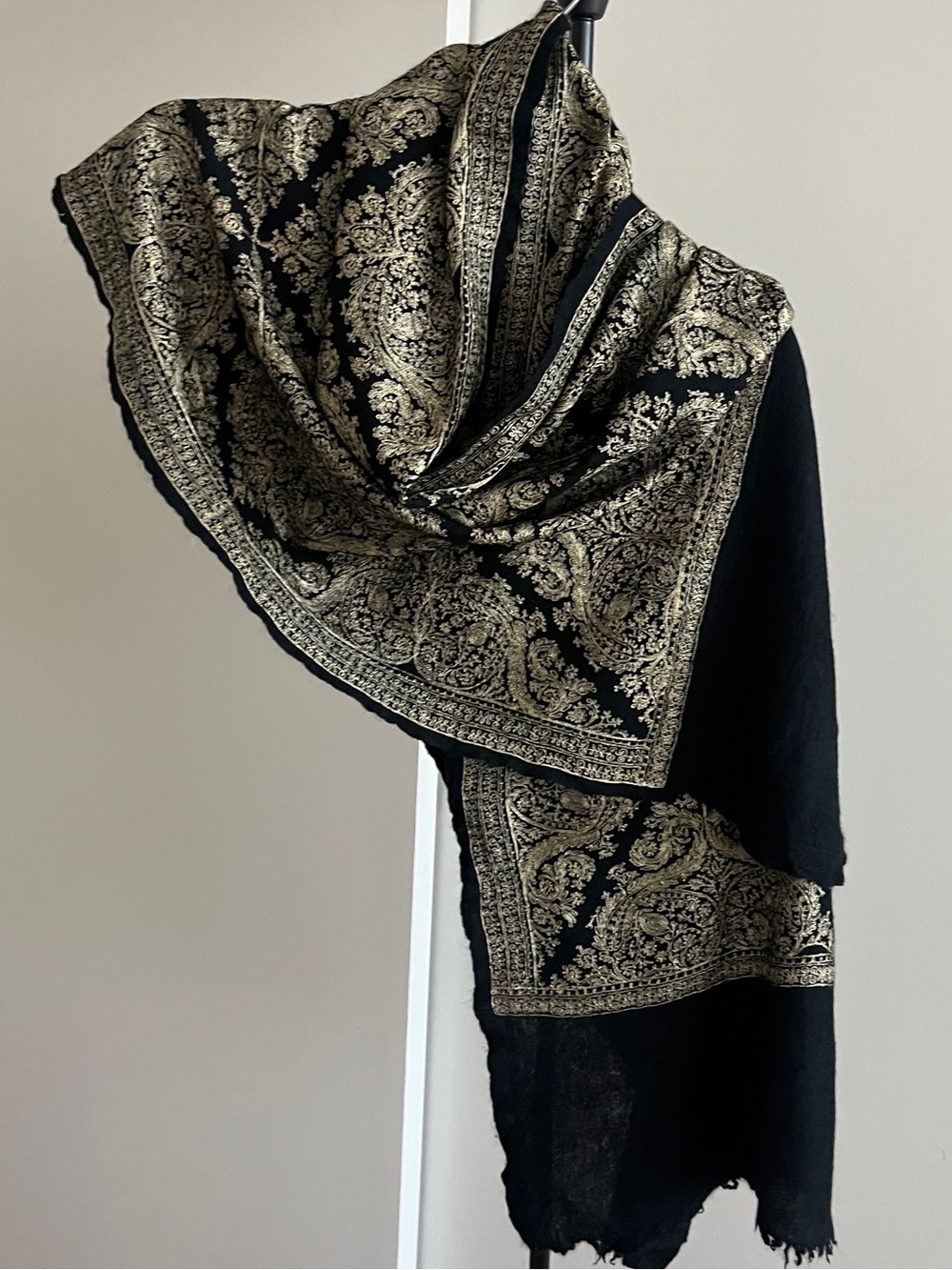 Stunning Kashmir 100% Wool Shawl Stole Black w Gold Silk Thread Full Embroidery